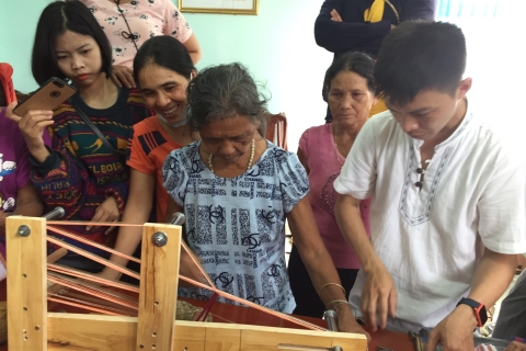 Tư vấn dệt vải trên khung Inkle – Thong Bahnar, tại tỉnh Đak lak